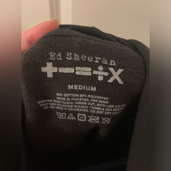 Ed Sheeran Equals Hoodie from the 2023 US The Mathematics Tour - Picture 12 of 13